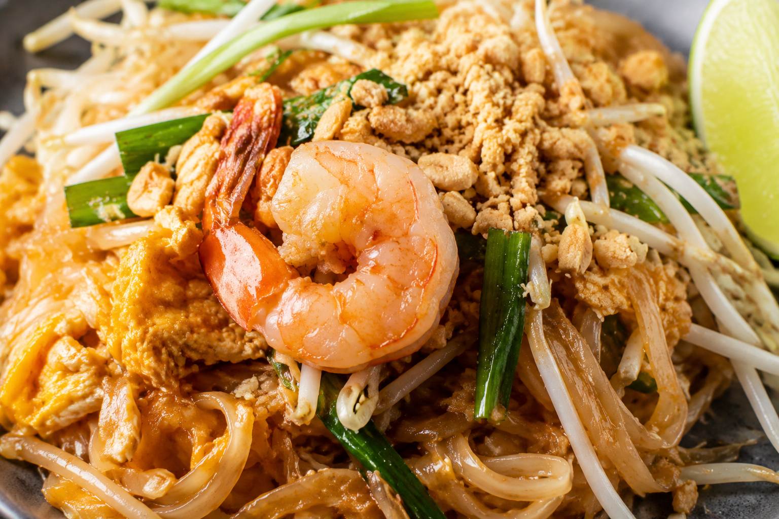Close-up van Klassieke Pad Thai met Garnalen en Taugé